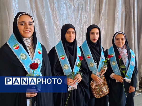 حضور پرشور دانش‌آموزان عضو سازمان دانش‌آموزی در نمازجمعه اصفهان