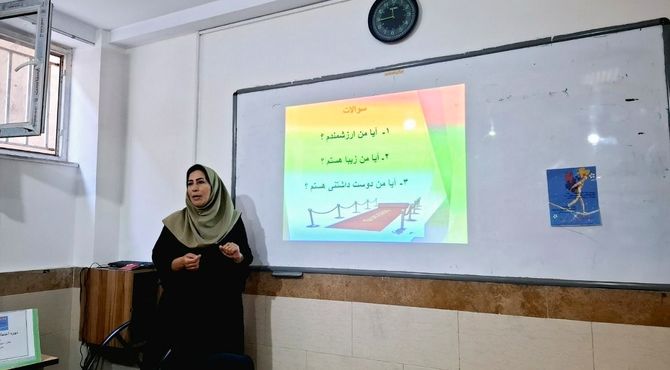 کارگاه‌های عزت نفس در مدرسه فرزانگان شهرستان ملارد مورد استقبال پرشور دانش‌آموزان قرار گرفت