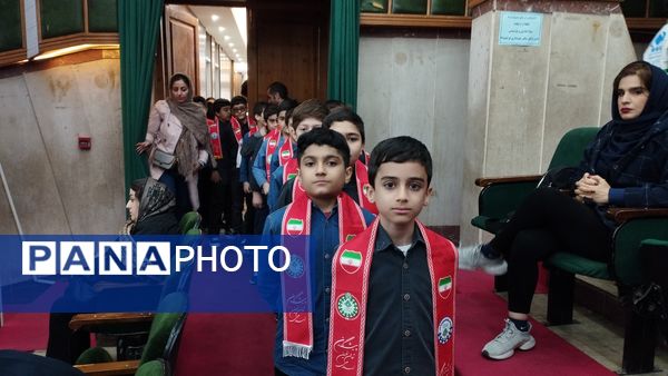 آیین تجلیل از دانش‌آموزان منتخب مسابقات قرآنی و فرهنگی 