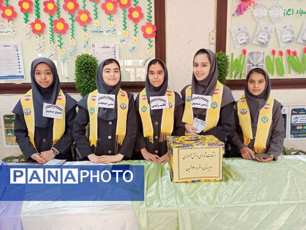 انتخابات شورای دانش آموزی در دبیرستان دخترانه ۱۳ آبان