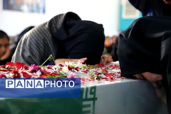 میزبانی هنرجویان هنرستان دکتر حسابی شهر محلات از پیکر شهید گمنام دفاع مقدس 