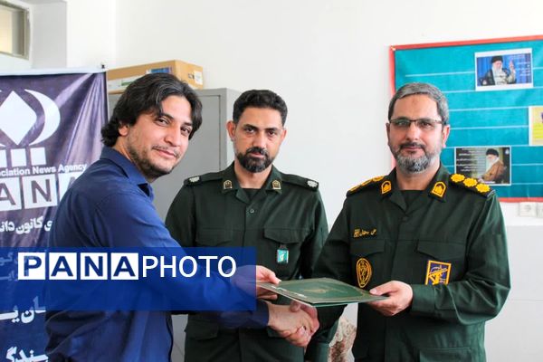 دیدار صمیمی فرمانده ناحیه مقاومت بسیج شهرستان اردکان با خبرنگاران پانا و بسیج رسانه