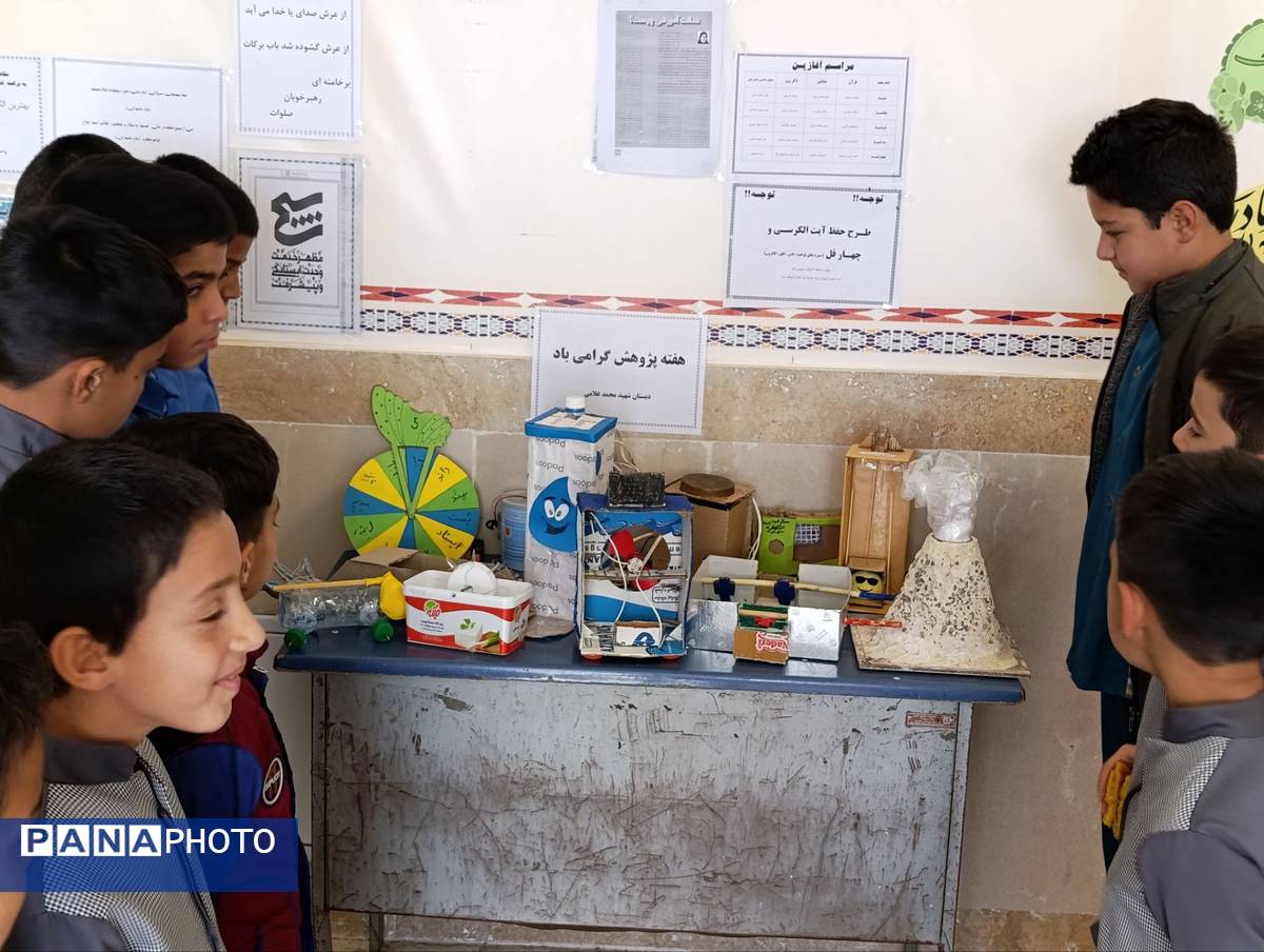 نمایشگاه پژوهش و فناوری در مدرسه شهید غلامی خلیل آباد