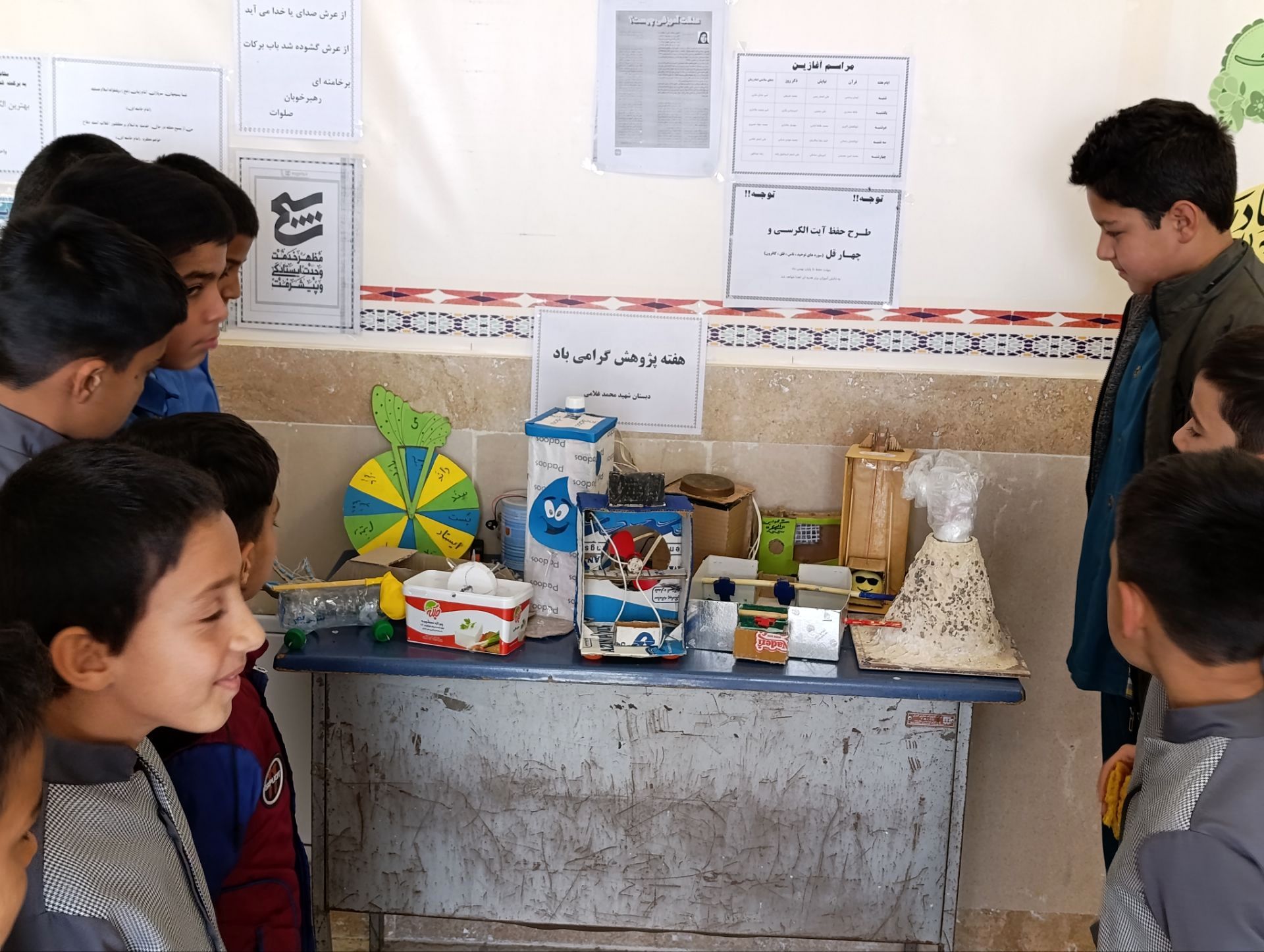 نمایشگاه پژوهش و فناوری در مدرسه شهید غلامی خلیل آباد