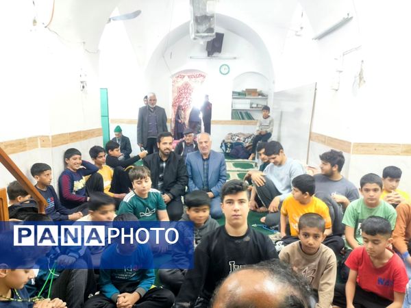 حضور مدیر و معاون دبستان شهید پسندیده فدافن در جمع نوجوانان معتکف مسجد صاحب الزمان(ع)