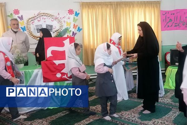  آیین پرچم‌گردانی به یاد امام حسین(ع) در مدارس فیروزکوه