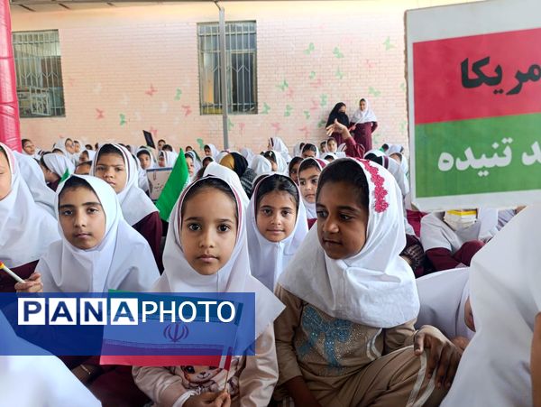 حماسه ۱۳ آبان در دبستان شهید تنیده 