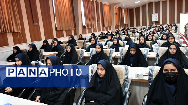 کارگاه هوش مصنوعی ویژه دانش‌آموزان دختر مقطع متوسطه اول شهرستان مه‌ولات