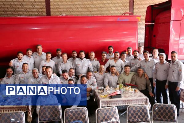 مراسم تجلیل از آتش نشانان فداکار شهر کهریزک و آیین رونمایی از خودروهای لجستیک و عملیاتی سازمان آتش نشانی و خدمات ایمنی شهرداری کهریزک