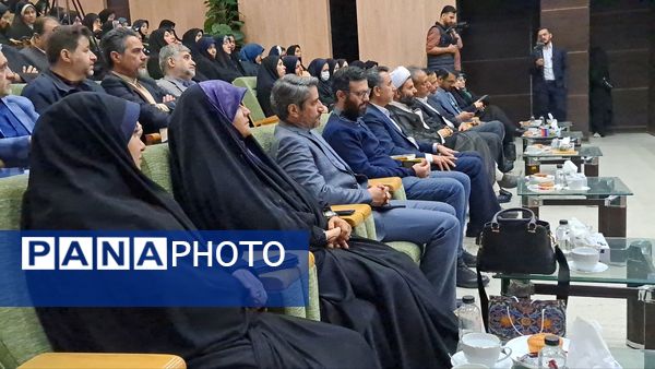 رونمایی از کتاب "اردک دیوانه" 