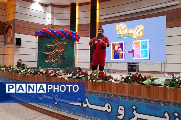 اجرای برنامه هم‌ساده‌ها در سالن سینما ۱۹بهمن پایگاه هوایی شیراز