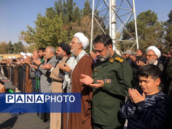 اقامه نماز باران در گلستان شهدا اصفهان به امامت  حضرت آیت‌ الله مهدوی