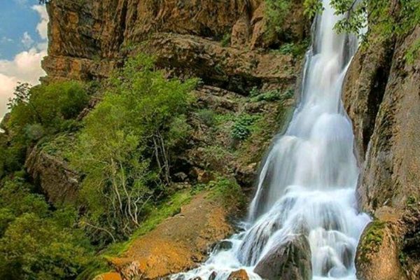 آبشار «آب‌سفید»؛ سفری به قلب بهشت لرستان