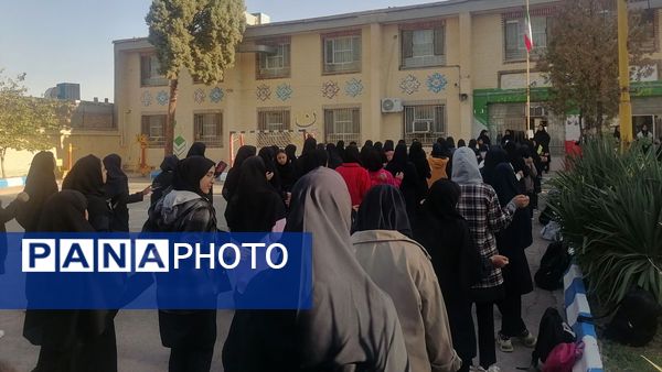 اجرای نرمش صبحگاهی در دبیرستان شهید مجید دهنوی نیشابور