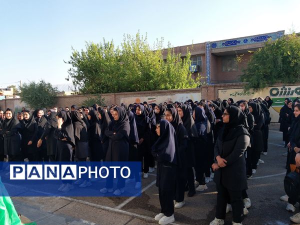 دانش‌آموزان دبیرستان فاطمیه شهرستان دره شهر با شور و شوق سال تحصیلی جدید را آغاز کردند