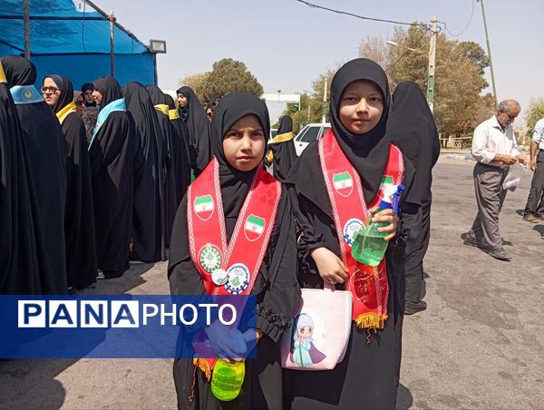 خادمان کوچک، ارادت بی کران