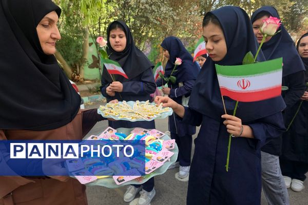 جشن جوانه ها در دبیرستان الهام شریعت کهریزک 