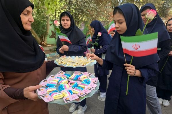 جشن جوانه ها در دبیرستان الهام شریعت کهریزک 