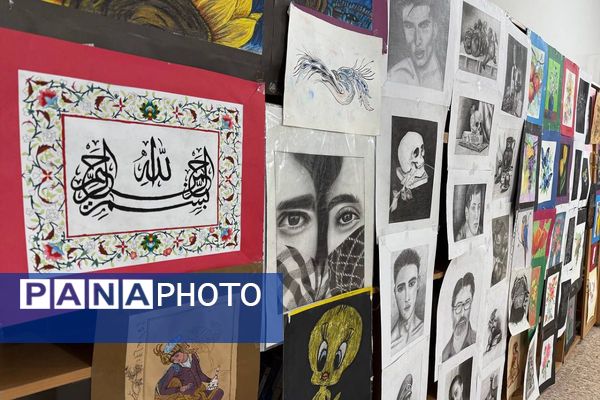 آیین افتتاحیه نمایشگاه هنری «ماها» در هنرستان شهید تاجیک بهارستان‌دو