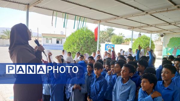 بزرگداشت روز دانش‌آموز در مدرسه شهید مطهری مارم