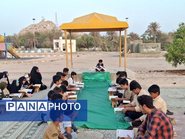 محفل نورانی انس با قرآن در کنار آب‌های نیلگون خلیج‌‌‌فارس 