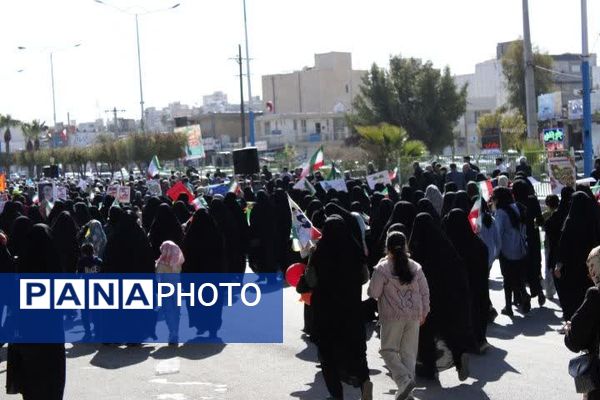 حضور پرشور دانش‌آموزان گچساران در راهپیمایی ۲۲ بهمن