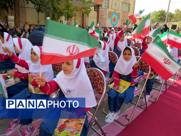 نواختن زنگ اول مهر در مدرسه شهدا فرهنگی 
