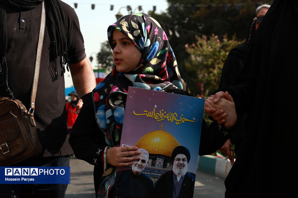 موکب «عشاق‌الحسین» سازمان دانش آموزی در راهپیمایی خانوادگی جاماندگان اربعین حسینی - تهران