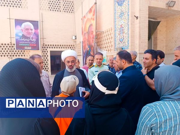 اقامه نماز جمعه شهر پرند به‌مناسبت هفته دولت