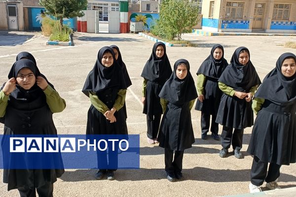 مانور بازگشایی مدارس در دبیرستان حجاب و تربیت شهرستان هلیلان 