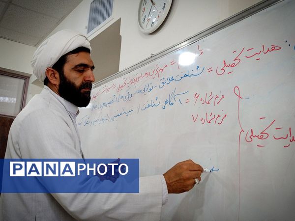 اولین جلسه هدایت تحصیلی دانش آموزان پایه نهمی دبیرستان میثاق