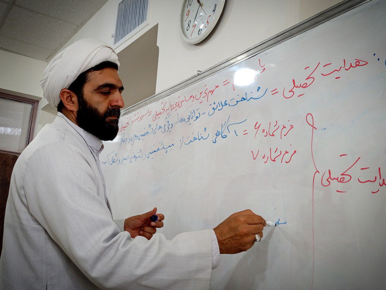 اولین جلسه هدایت تحصیلی دانش آموزان پایه نهمی دبیرستان میثاق