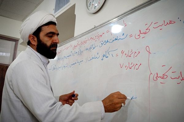 اولین جلسه هدایت تحصیلی دانش آموزان پایه نهمی دبیرستان میثاق