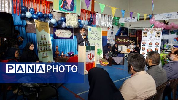 نمایشگاه هفته پژوهش در دبیرستان احمدی روشن شهرستان فردیس