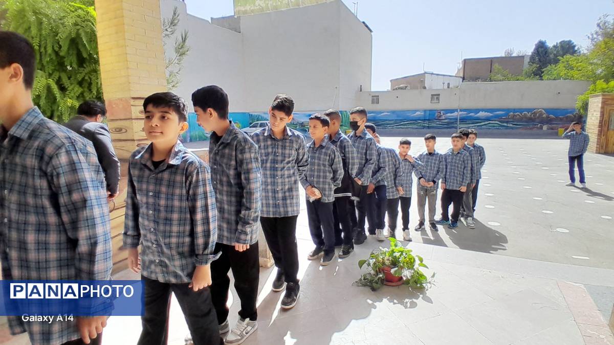 دانش‌آموزان شهریاری روز اول سال تحصیلی را به پایان رساندند