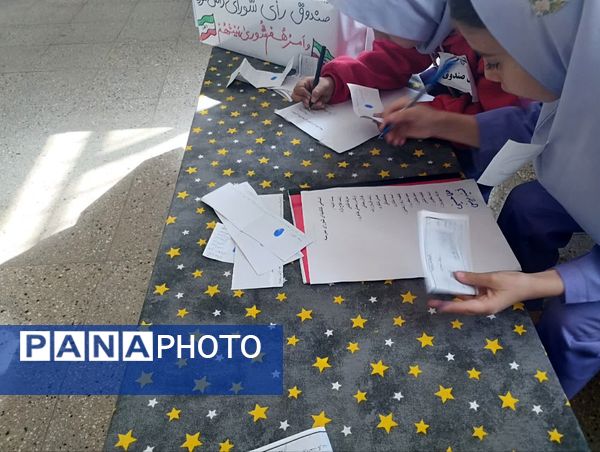 انتخابات شورای دانش آموزی در مدرسه تکتم خلیل آباد 