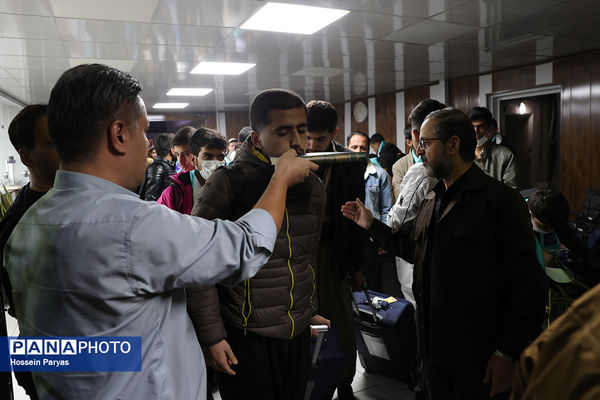 آیین بدرقه دانش‌آموزان و مربیان عمره‌گزار به سرزمین وحی