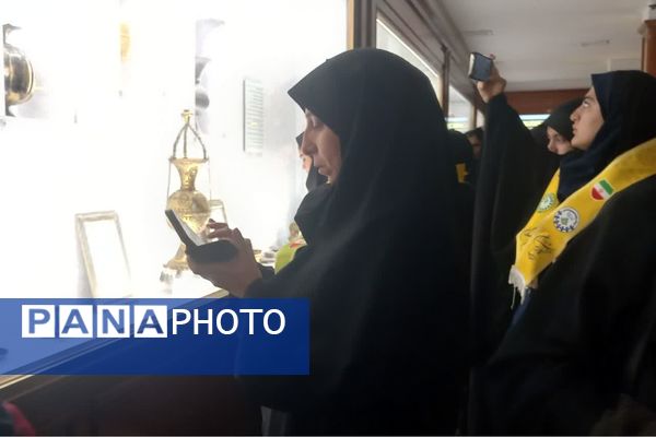 بازدید دانش آموزان پیشتاز اعزامی به مشهد از موزه حرم مطهر رضوی 