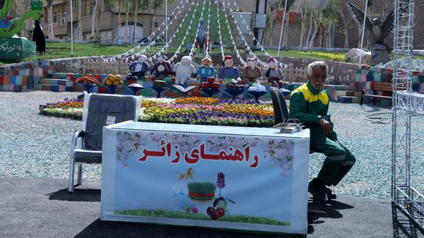 خدمات‌رسانی ستاد تسهیلات و راهنمای زائران نوروزی در قم