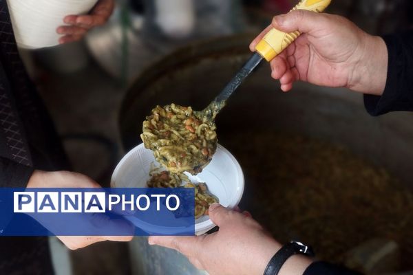 آیین فاطمیه با پخت آش نذری و مراسم عزاداری در دبیرستان شاهد صدیقه طاهره(س) اسلامشهر