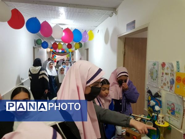 نمایشگاه آثار پژوهشی دانش آموزان رودهن