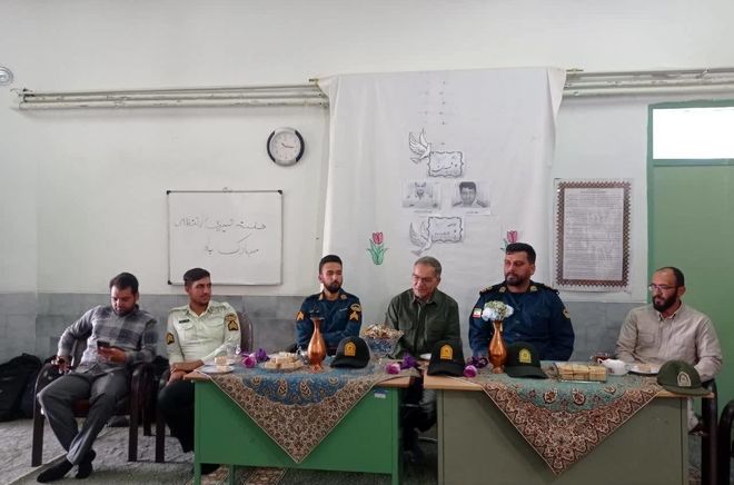 حضور گرم پاسبانان امنیت در کنار دانش‌آموزان مدرسه فاطمه پاپلی