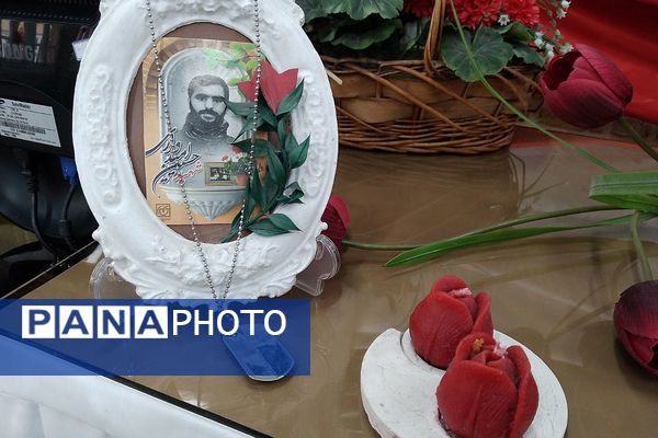 مراسم «لاله‌های روشن» در دبستان دکتر کیهانی 