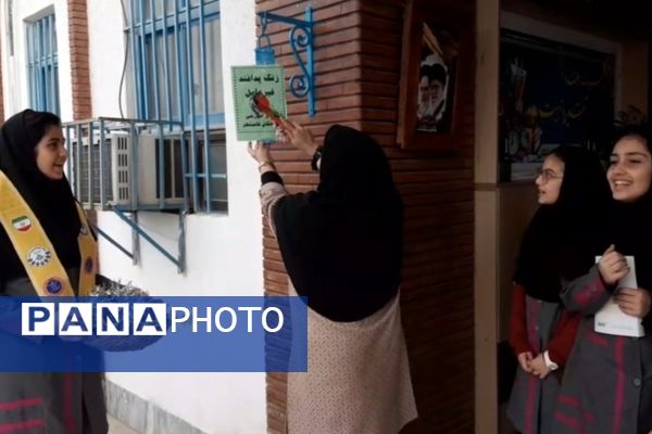 گرامیداشت هفته پدافند غیرعامل در دبیرستان فرزانگان قائمشهر