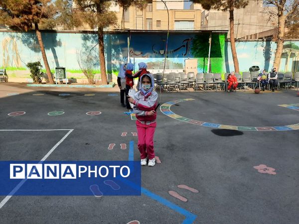 المپیاد ورزشی درون مدرسه‌ای در دبستان دخترانه نوفل لوشاتو ناحیه سه مشهد مقدس