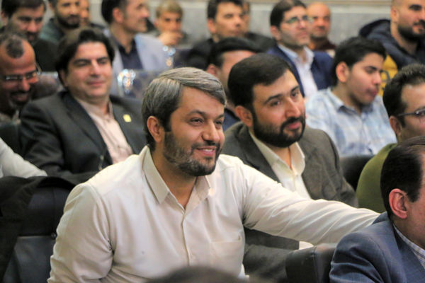 نشست صمیمی‌ دانش‌آموختگان دبیرستان امام رضا(ع) قم در هیات خادم الرضا(ع)