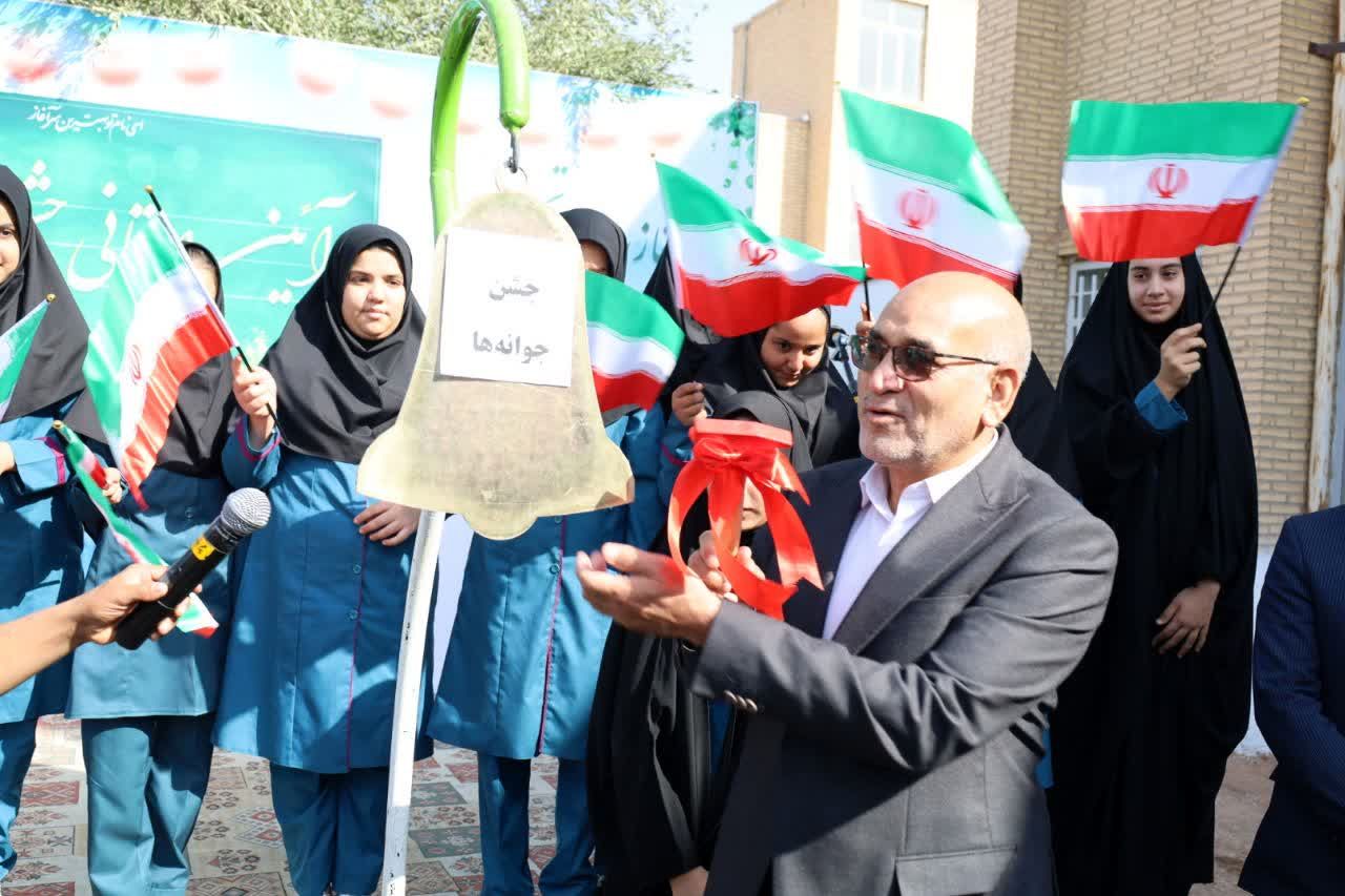 جشن جوانه‌ها در دبیرستان دخترانه امام خمینی (ره) برگزار شد