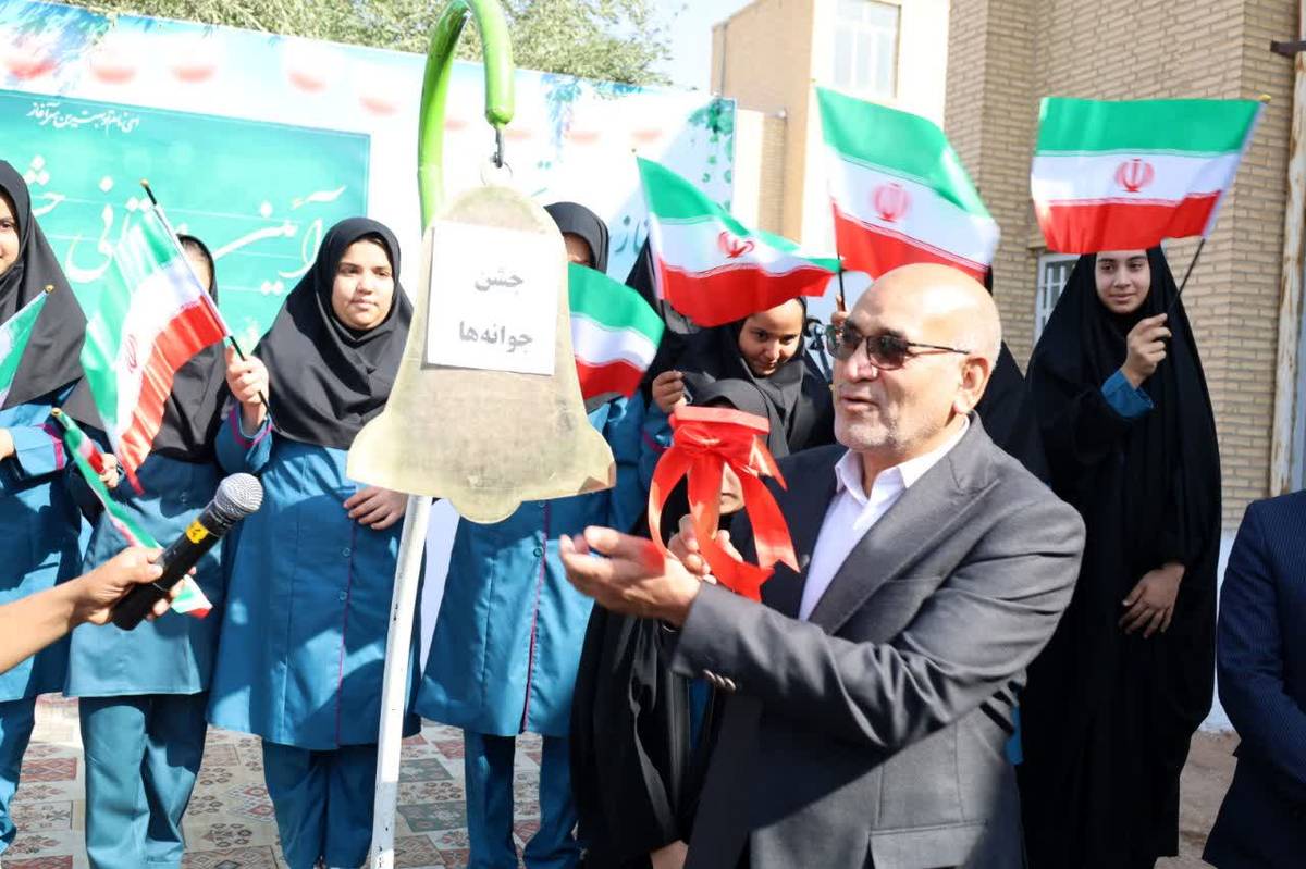 جشن جوانهها در دبیرستان دخترانه امام خمینی (ره) برگزار شد