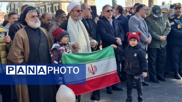 خروش مردم دامغان در راهپیمایی ۲۲ بهمن