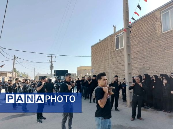 عزاداری هیئت زنجیر زنی روستای نقاب در روز تاسوعای حسینی